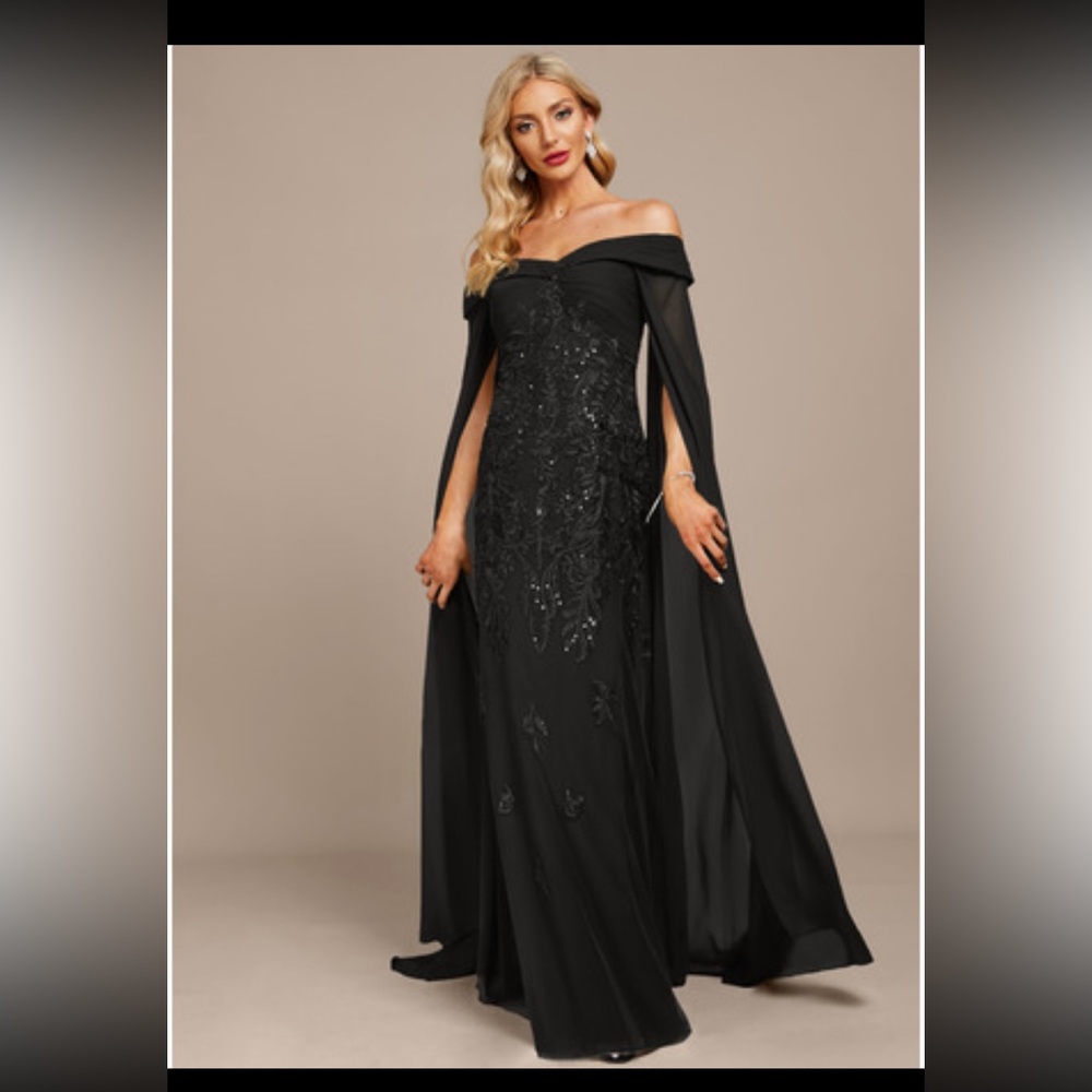 Black Sheath Off Shoulder
Long Chiffon Lace Evening Gown w/detachable sleeves.